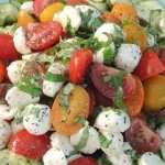 Tomaten-Mozzarella-Salat: Mediterraner Genuss